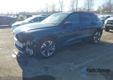 2022 Audi E-Tron Premium Quattro z USA, uszkodzony, nr VIN WA1AAAGE0NB010560